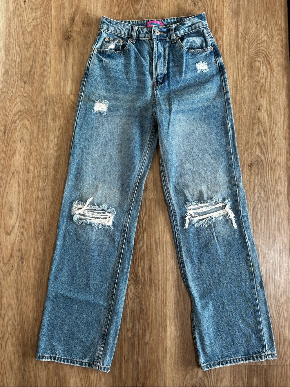 Edikted Faded Blue Distressed Straight-Leg Jeans